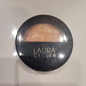 Laura Geller Baked Balance and Brighten Color Correcting Foundation Light